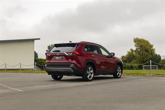 2019 Toyota RAV4 - Thumbnail