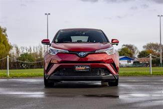 2017 Toyota C-HR - Thumbnail