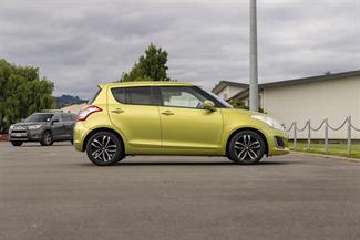 2015 Suzuki Swift - Thumbnail