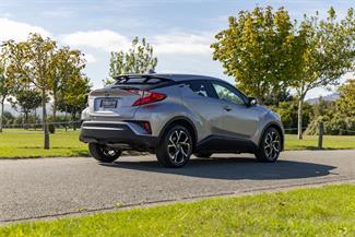 2017 Toyota C-HR - Thumbnail